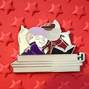 Disney Enamel Pin Rescuers Down under sleepy time mystery set